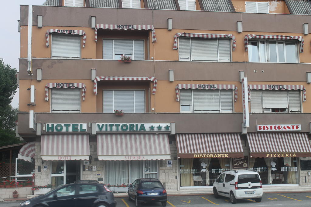 Albergo Vittoria Ovada Exterior foto